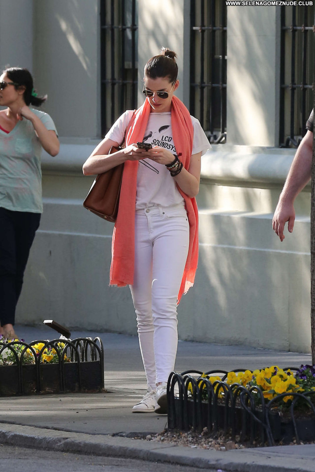 Anne Hathaway New York Hat Paparazzi Posing Hot Babe New York