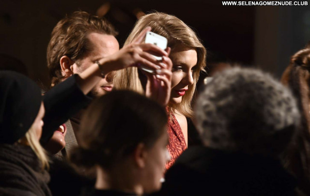 Taylor Swift Fashion Show Fashion Babe Posing Hot Paparazzi Beautiful