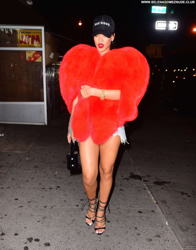 Rihanna No Source Paparazzi Babe Beautiful Posing Hot Celebrity Nyc