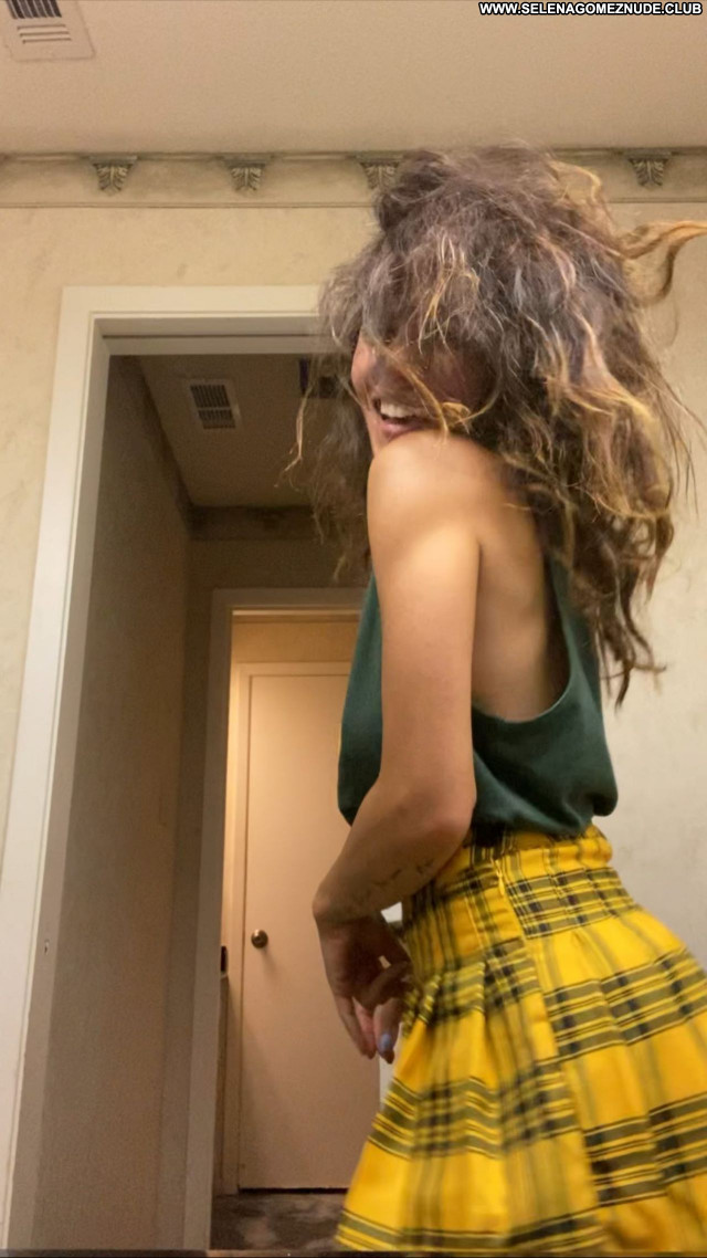 Sarah Shahi No Source Sexy Posing Hot Babe Celebrity Beautiful