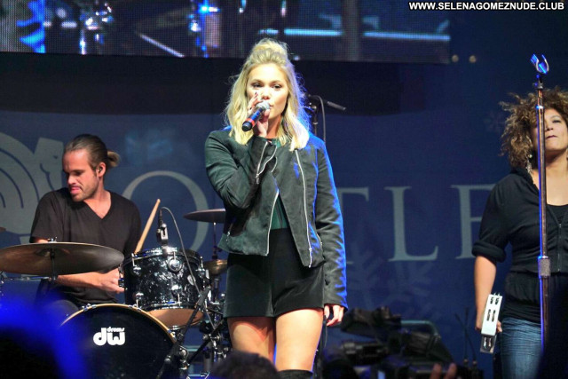 Olivia Holt No Source Beautiful Babe Posing Hot Concert Celebrity