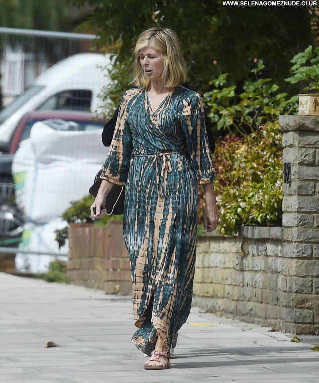 Kate Garraway No Source Celebrity Beautiful Paparazzi Posing Hot Babe