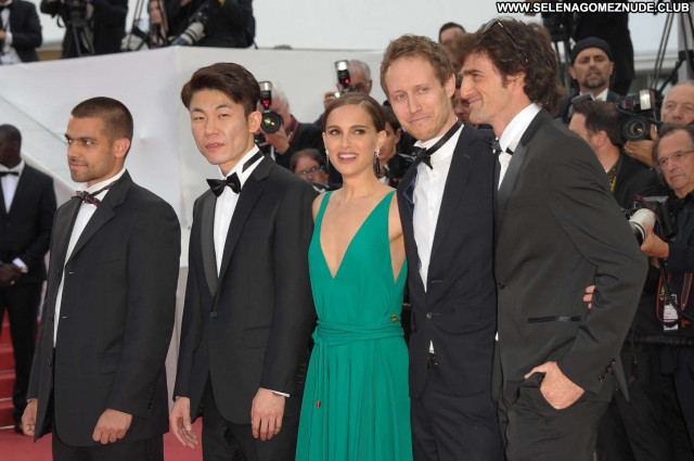 Natalie Portman Cannes Film Festival Posing Hot Paparazzi Celebrity
