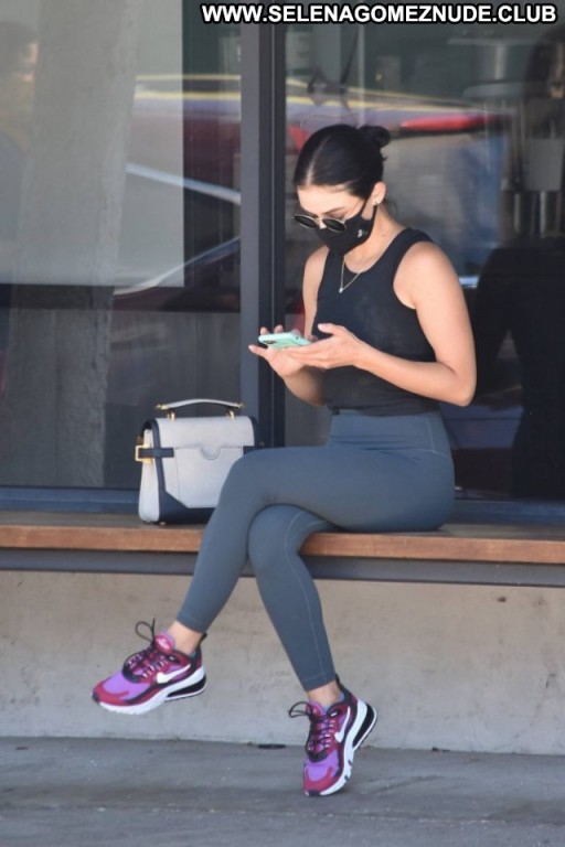 Olivia Wild Posing Hot Straight Paparazzi Celebrity Beautiful Babe