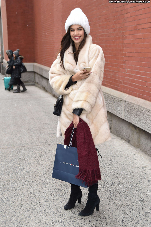 Sara Sampaio Fashion Show Paparazzi Beautiful Posing Hot Babe