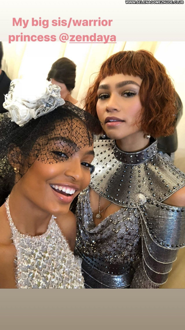 Yara Shahidi Sexy Babe Posing Hot Beautiful Celebrity