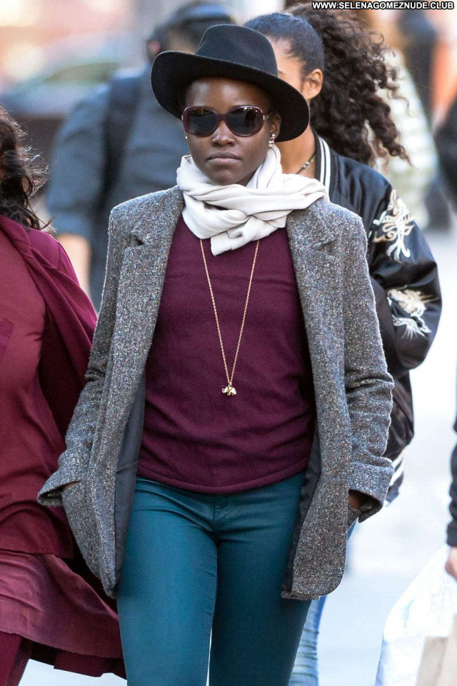 Lupita Nyongo New York Paparazzi Beautiful Celebrity Posing Hot Babe