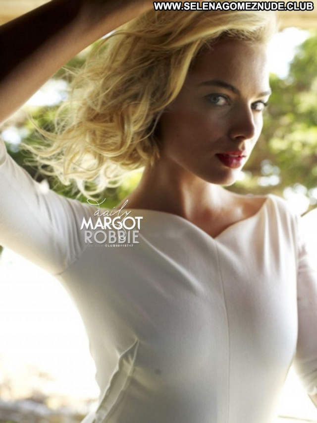 Margot Robbie No Source Posing Hot Beautiful Celebrity Sexy Babe