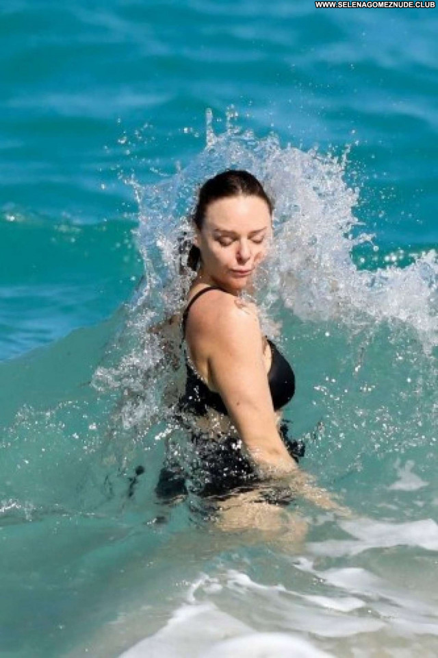 Stella Mccartney The Beach Posing Hot Paparazzi Celebrity Beautiful