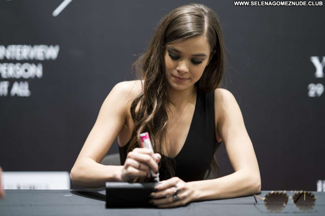 Hailee Steinfeld New York Posing Hot Babe Paparazzi Beautiful