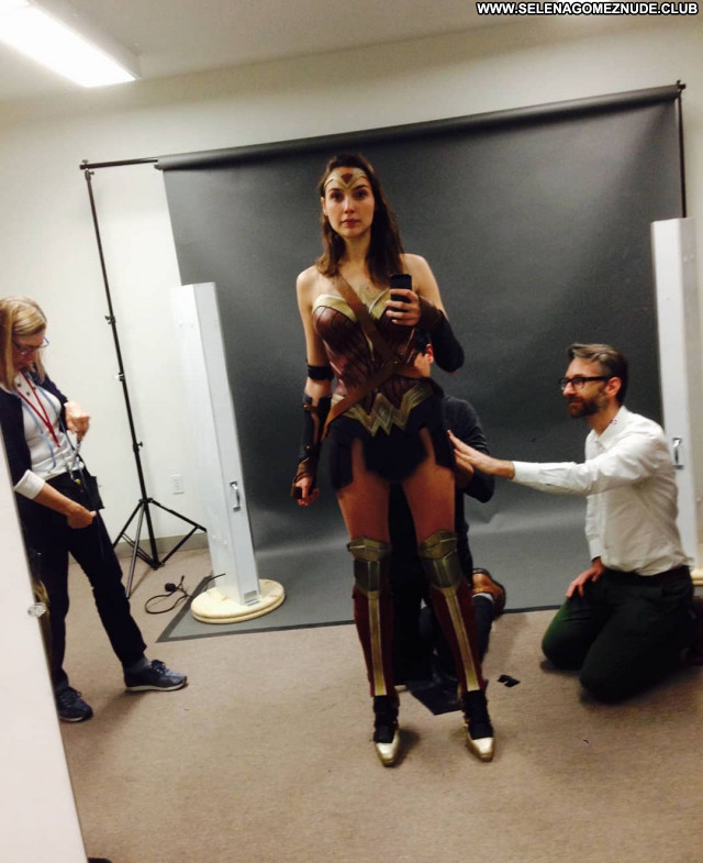 Gal Gadot No Source Babe Posing Hot Beautiful Celebrity Sexy