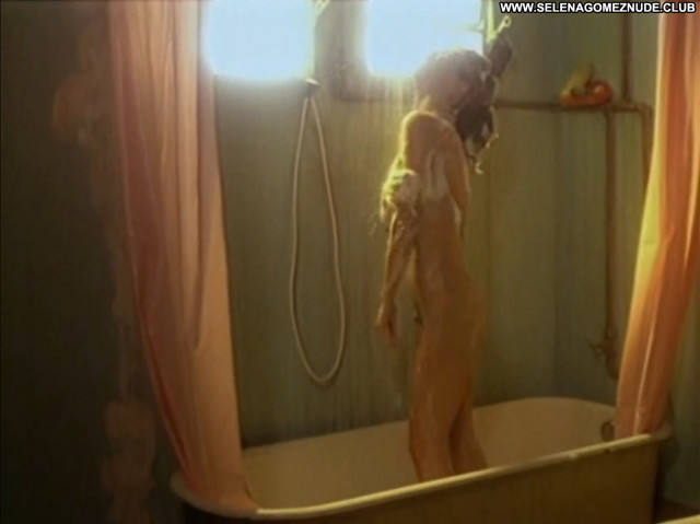 Lidia Brondi O Beijo No Asfalto Babe Topless Nude Celebrity Movie